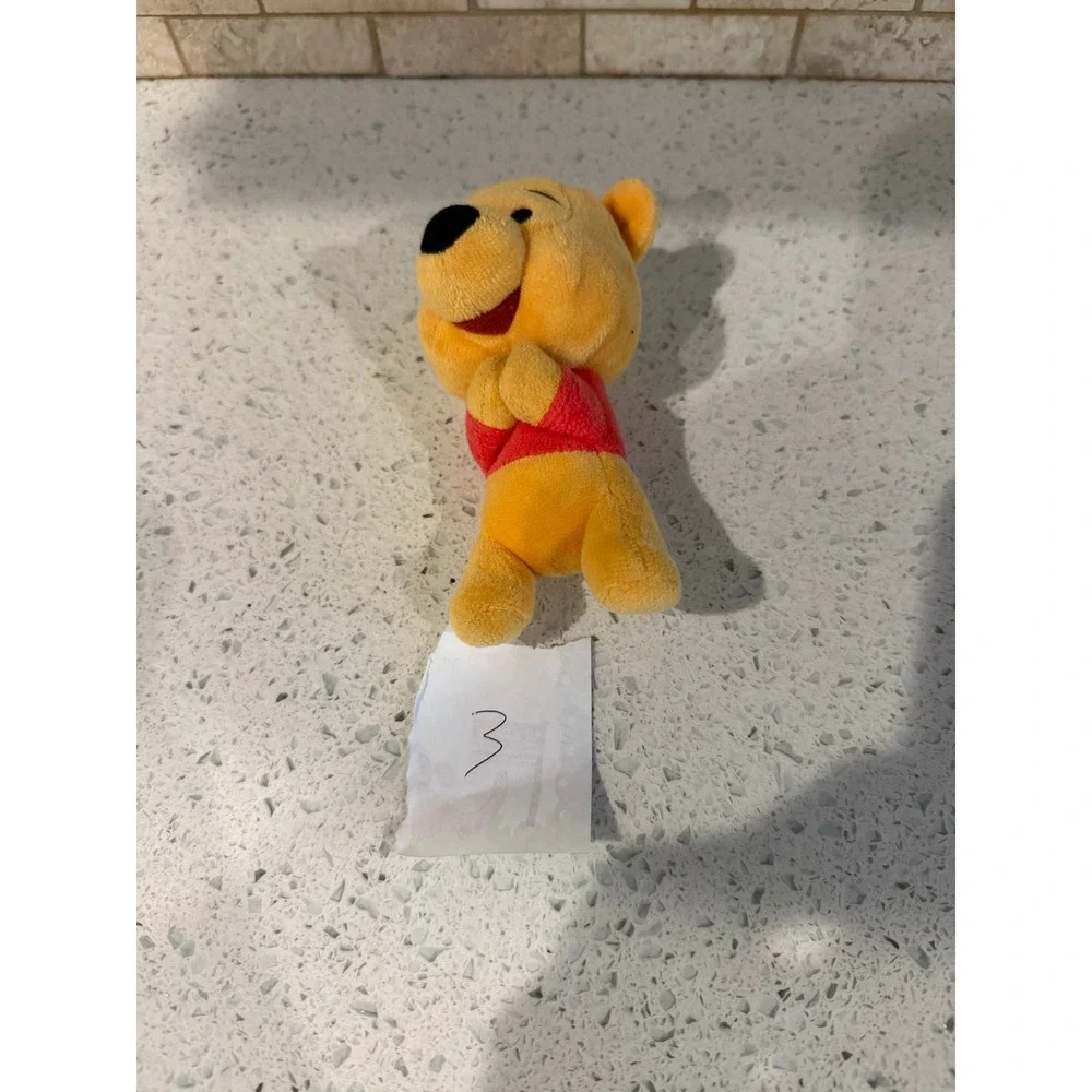 Disney Parks 2024 Winnie Pooh Magnet Hands Plush Toy